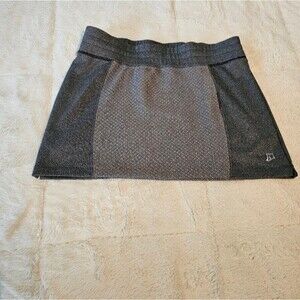 Skirt Sports: Grey Short Skirt. Size Medium. Excellent Condition!
